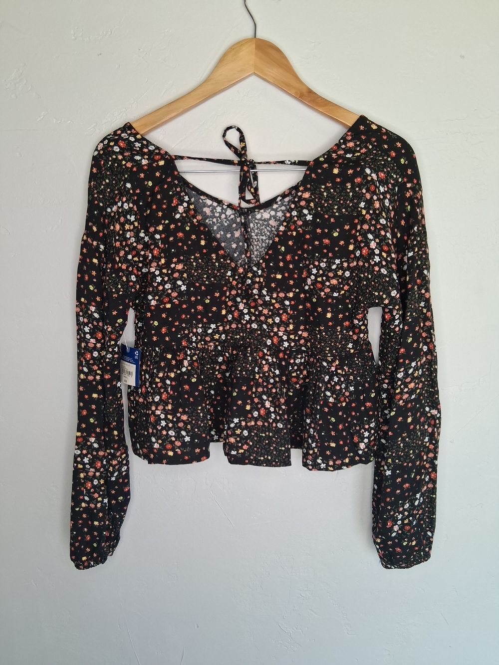 Arizona Jean Co Cropped Floral Peplum Top Black Ditsy Floral V Neck Small Boho - Picture 10 of 10